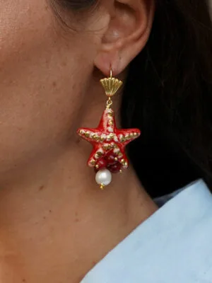 Orecchini con stella marina, agata rossa e perle di fiume