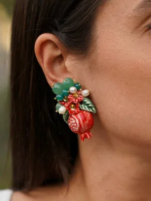 Orecchini a clip con melagrana, perle e pietre